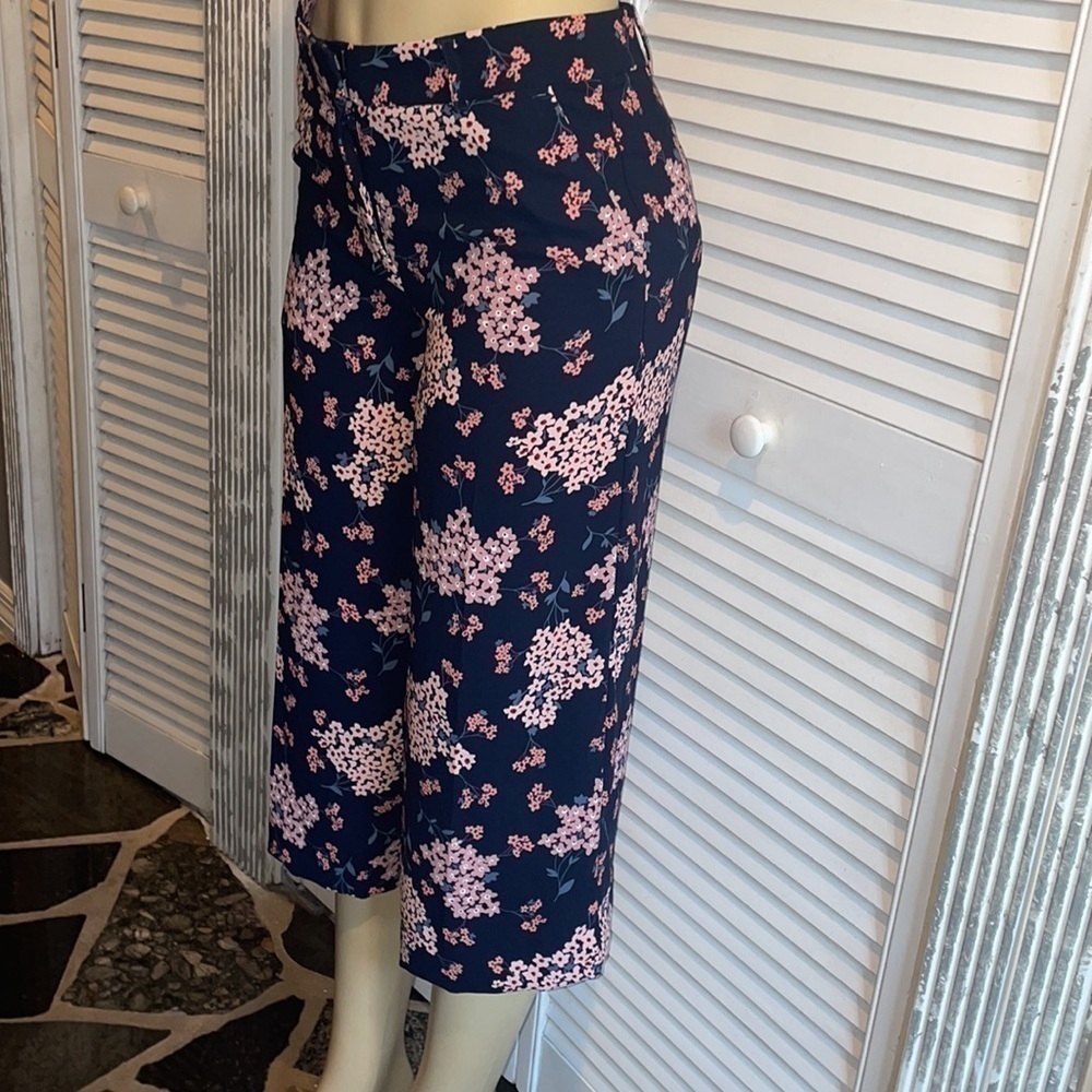 Loft Floral Wide-Leg Cropped Pants in Navy Size 2 Petite - Picture 3 of 5